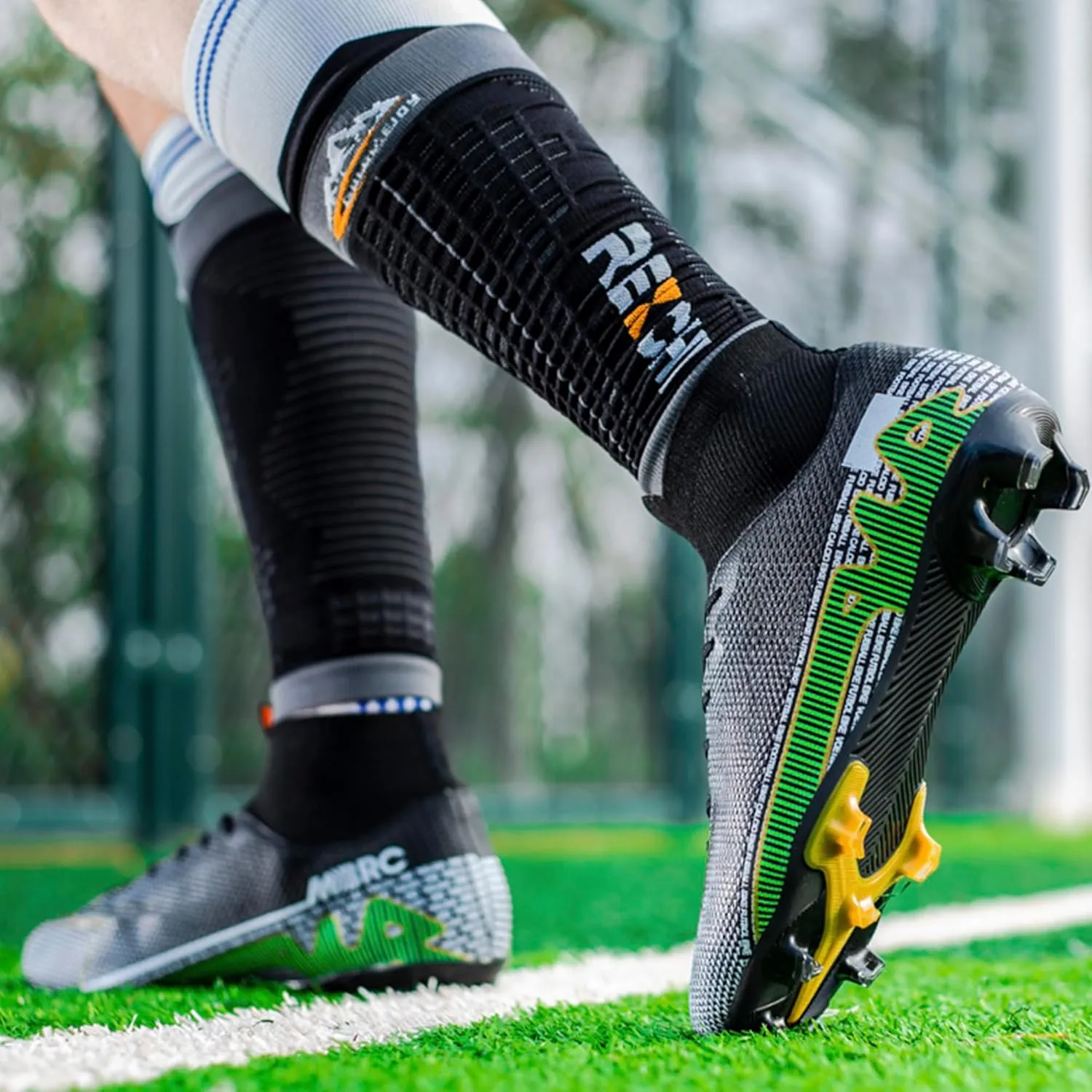 Adult Soccer Cleats Men-High-Tops Slip-On Lace Up Football Shoes for Youth Soccer Shoes Indoor Outdoor AG FG