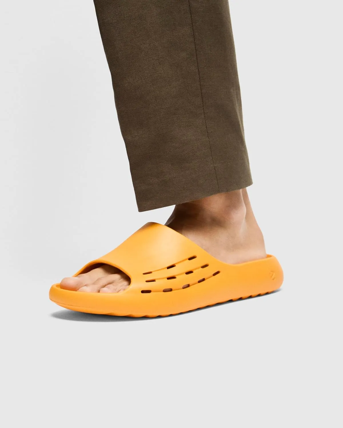 ECCO Unisex-Adult Cozmo Perforated Slide Sandal