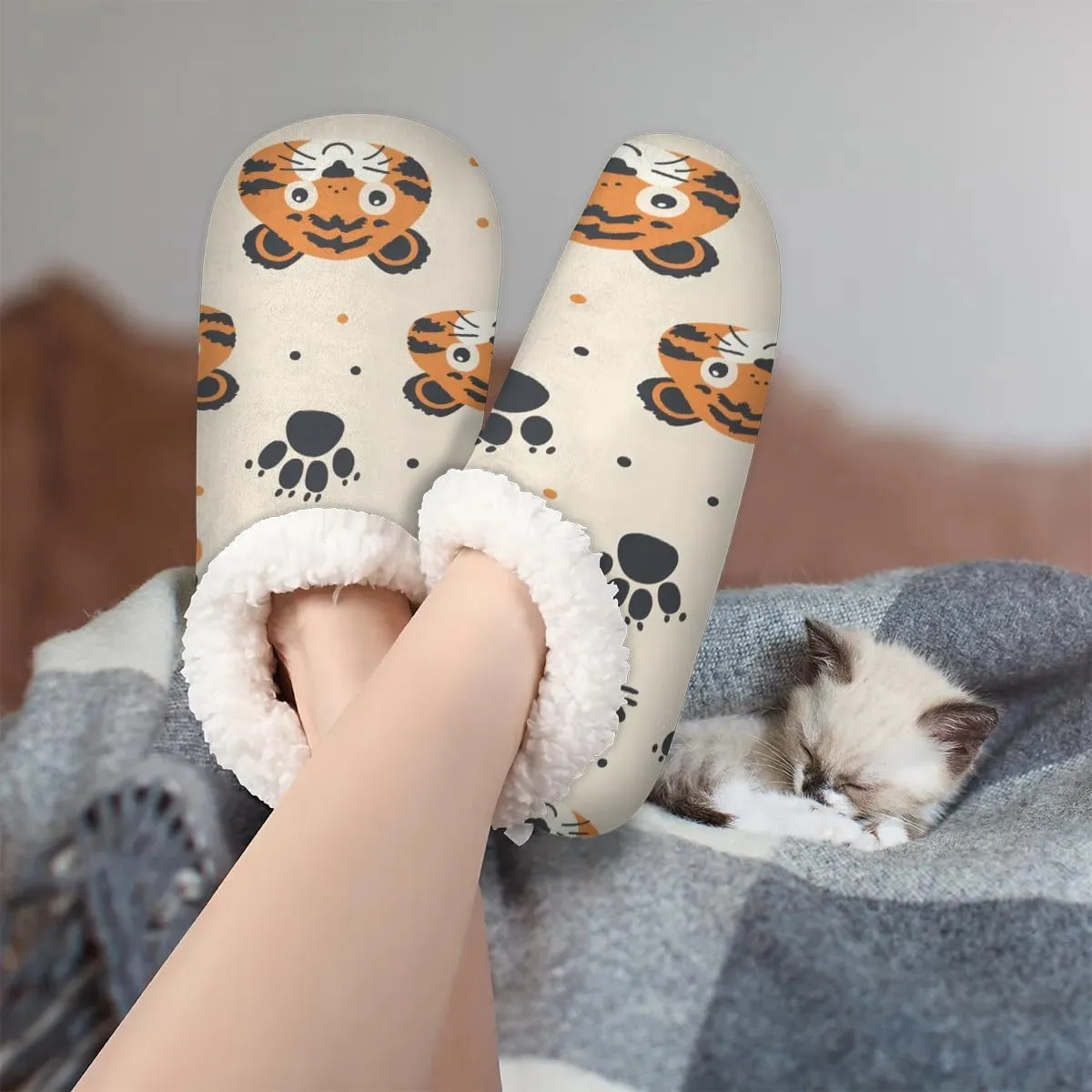 KOBLEN Tigers Paw Leaves Slippers for Women House Shoes with Fleece Lining Wide Comfy Full Slippers Lightweight Cozy Loafer with Rubber Sole Unisex Slippers Adults for Indoor Outdoor