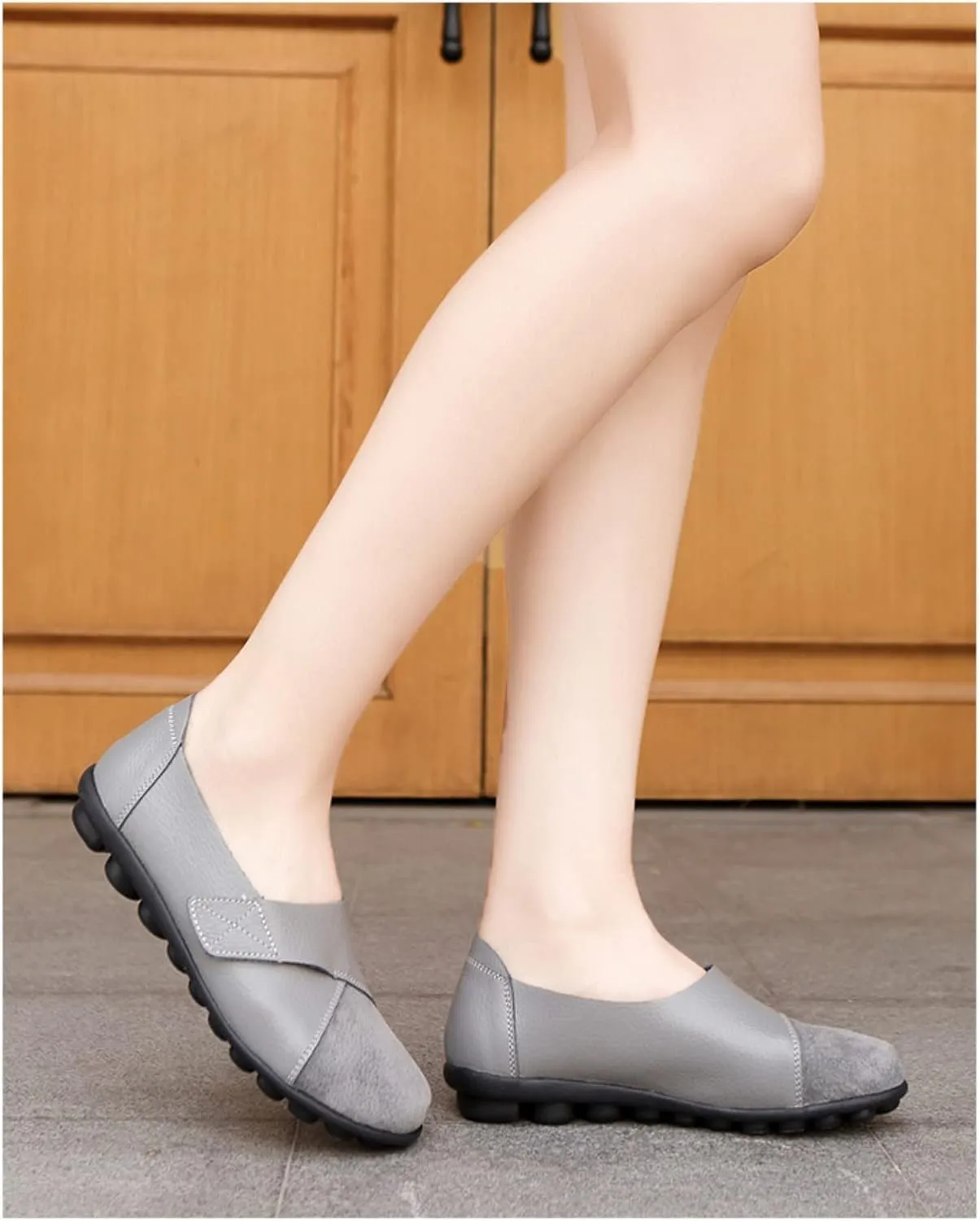 Ladies Leather Slip On Flat Loafers,Low Top Casual Walking Nurse Shoes,Outdoor Versatile Trendy Driving Shoes.