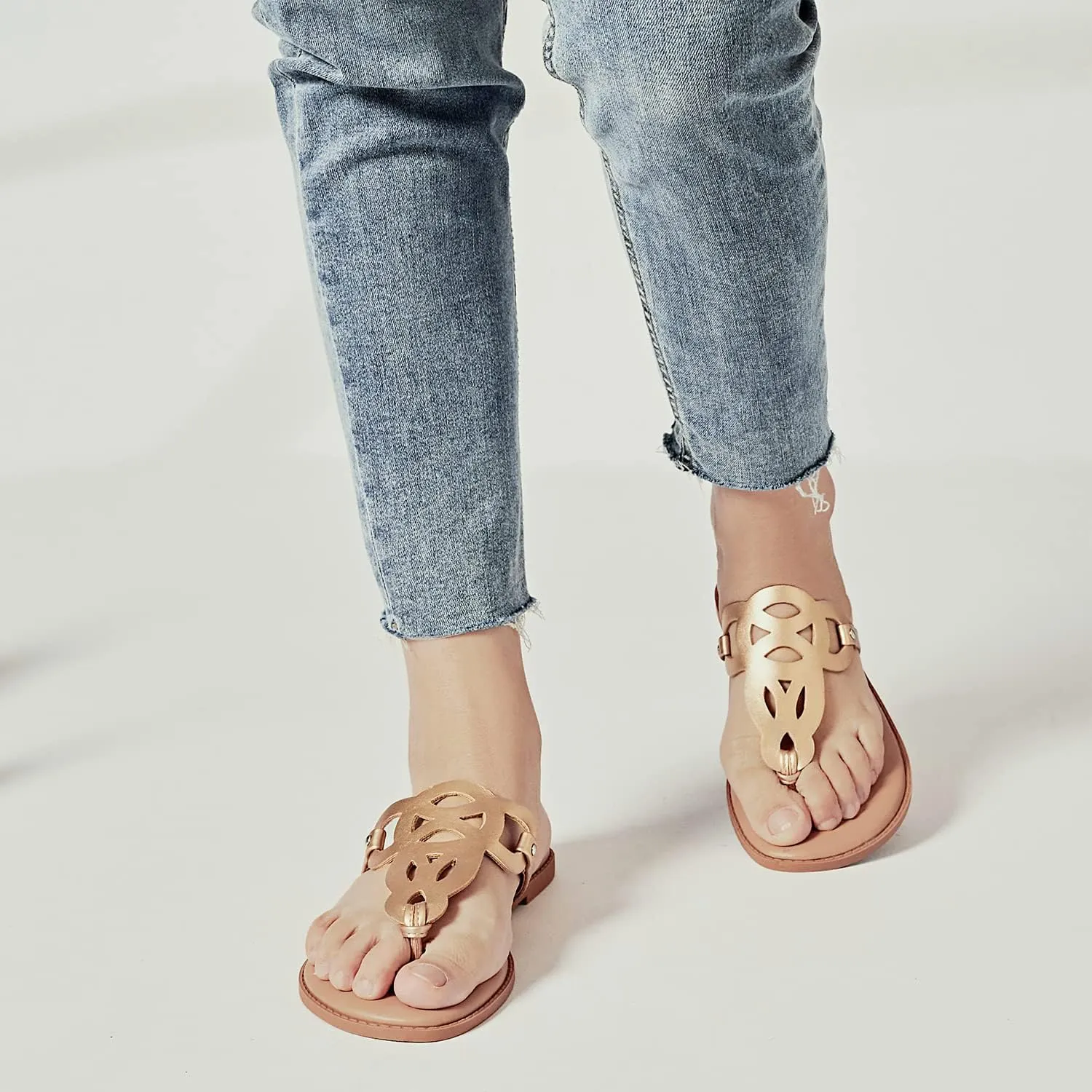 Luoika Women's Wide Width Flat Slides Sandals, Flip Flop Strappy Rhinestone Thong Sandals Comfortable Summer Beach Shoes for Women.