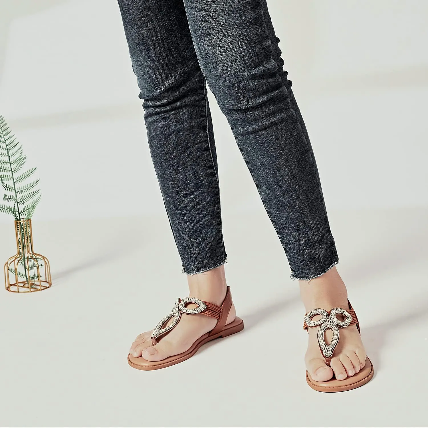 Luoika Women's Wide Width Flat Slides Sandals, Flip Flop Strappy Rhinestone Thong Sandals Comfortable Summer Beach Shoes for Women.