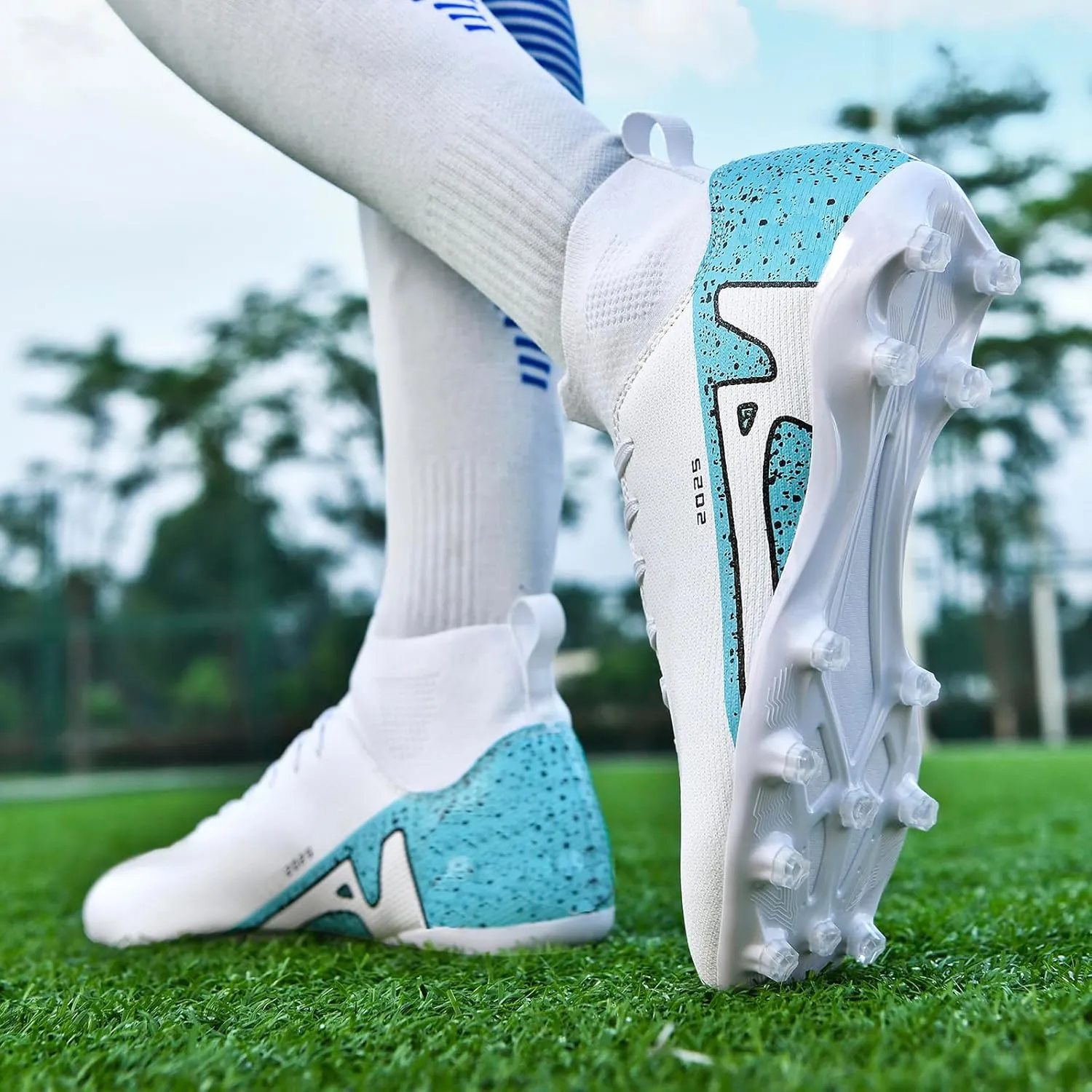 Men's Soccer Shoes High-Tops Lace-Up Non-Slip Spikes Indoor Football Futsal TF Turf Cleats