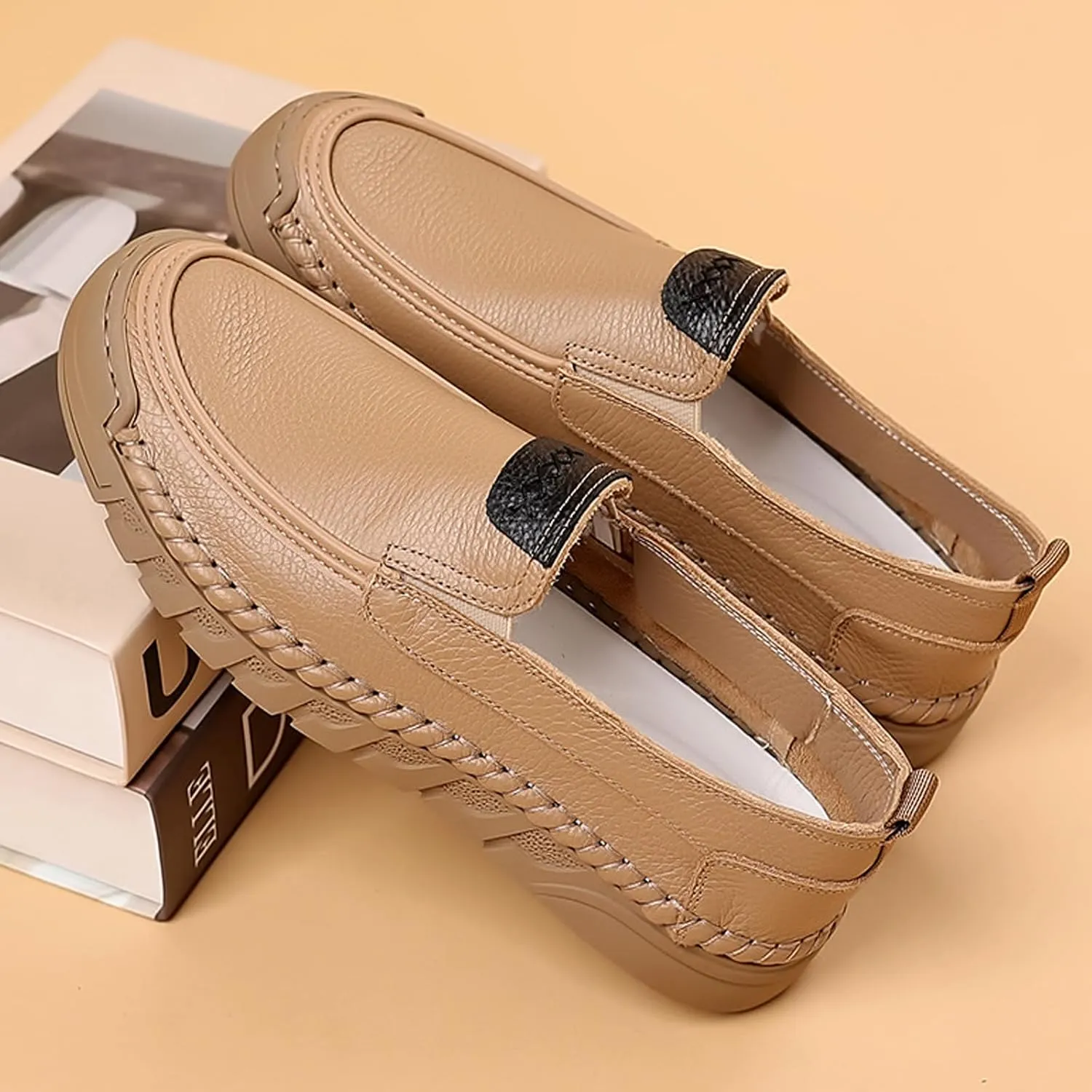 Men's Soft Leather Flat Boat Shoe Round Toe Hand Stitching Soft Platform Anti-Slip Driving Sneakers Outdoor Comfort Lightweight Casual Shoe