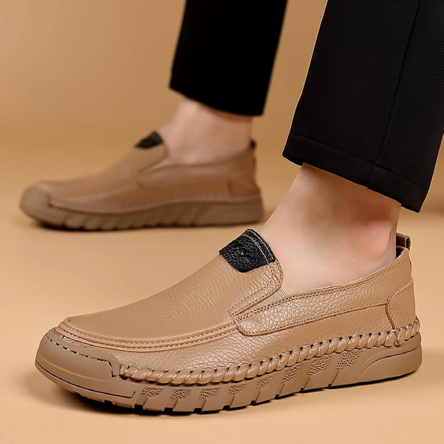 Men's Soft Leather Flat Boat Shoe Round Toe Hand Stitching Soft Platform Anti-Slip Driving Sneakers Outdoor Comfort Lightweight Casual Shoe