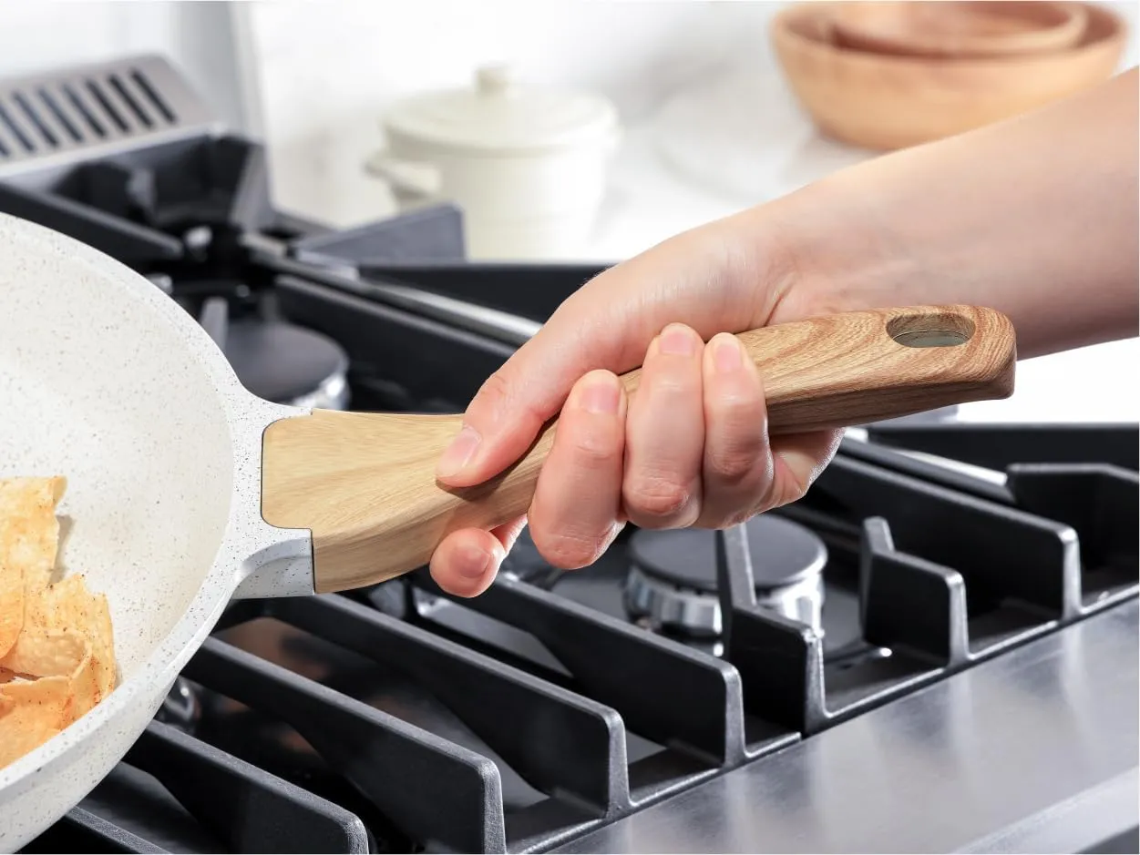 SENSARTE Nonstick Ceramic Frying Pan Skillet, 11 Inch Omelet Pan, Healthy Non Toxic Induction Compatible Egg Pan with Heat Resistant Handle, PTFE and PFAS-Free