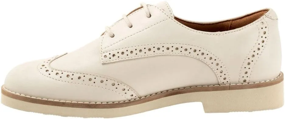 SoftWalk Women's Willet Oxford