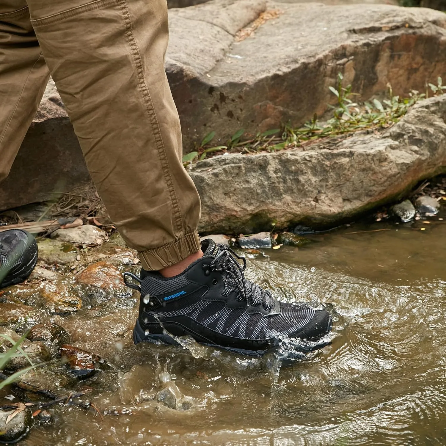 Waterproof Walking Shoes for Men Breathable Low Top Boots Lightweight Non Slip Workout Shoes Comfortable Slip on Snow Rainproof Shoes