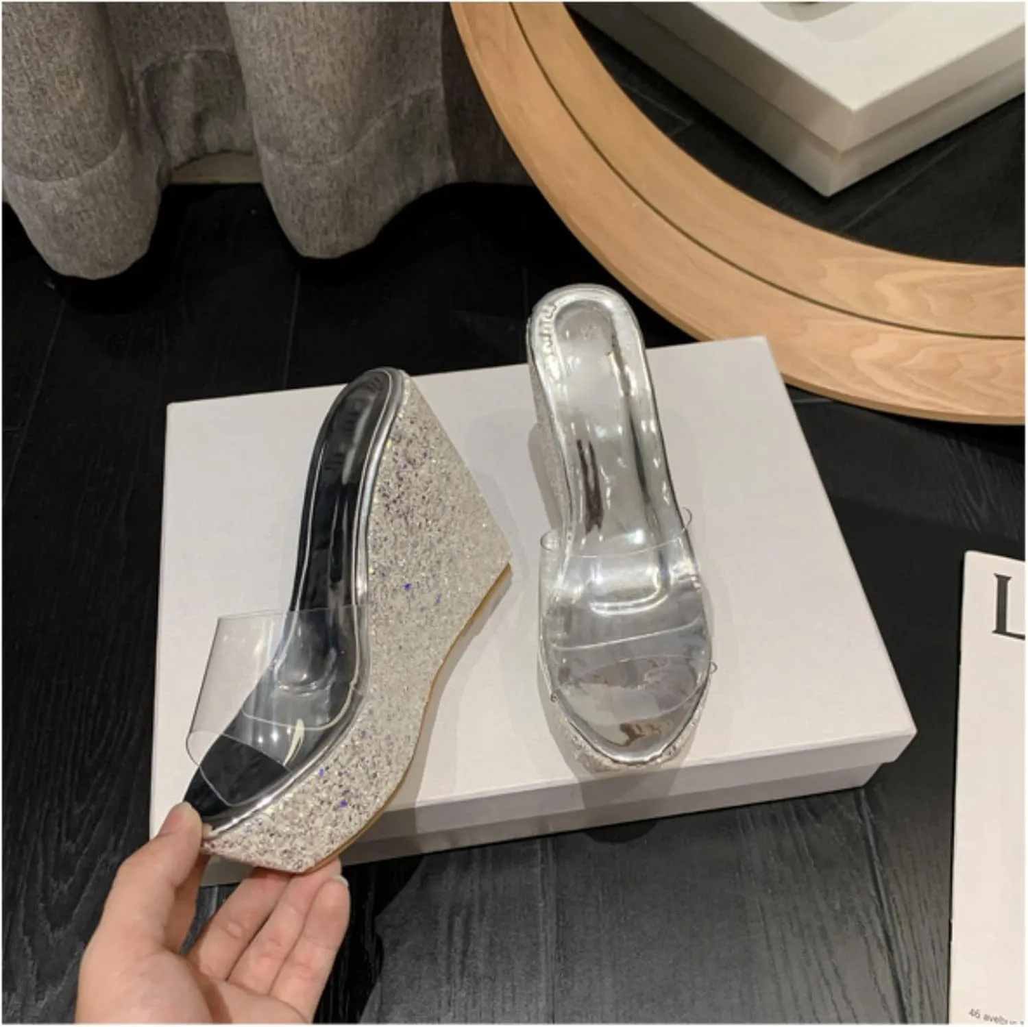 Women Platform Wedge Slippers Sandal Comfortable and Non-Slip Round Toe Open Slip On Transparent PU Noodle Glitter Sole Chunky Lippers Suitable Summer Parties Outdoor Sexy Dress