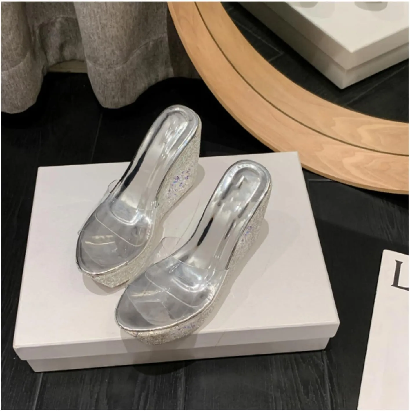 Women Platform Wedge Slippers Sandal Comfortable and Non-Slip Round Toe Open Slip On Transparent PU Noodle Glitter Sole Chunky Lippers Suitable Summer Parties Outdoor Sexy Dress