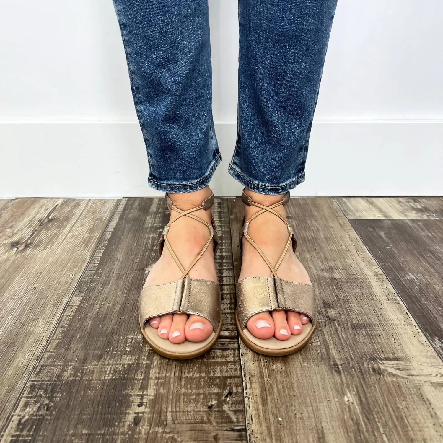 Women's Rose Sandal In Light Gold