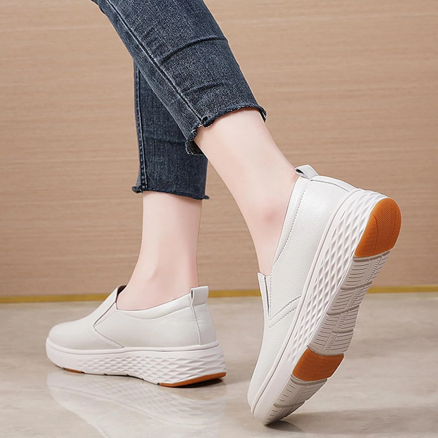 Women's Round Toe Leather Platform Loafers Comfortable Slip On Lightweight Non Slip Walking Shoes Soft Breathable Work Shopping Driving Shoes