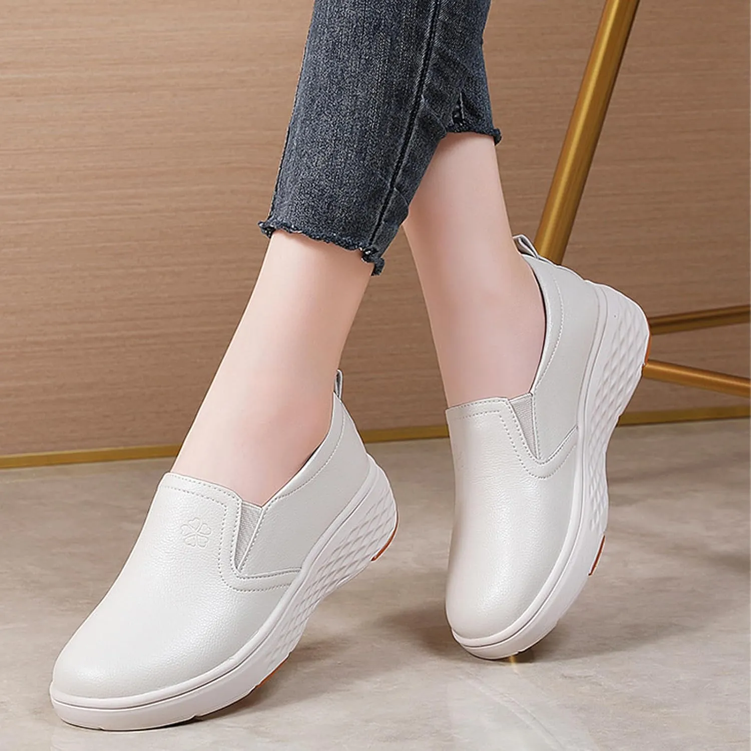 Women's Round Toe Leather Platform Loafers Comfortable Slip On Lightweight Non Slip Walking Shoes Soft Breathable Work Shopping Driving Shoes