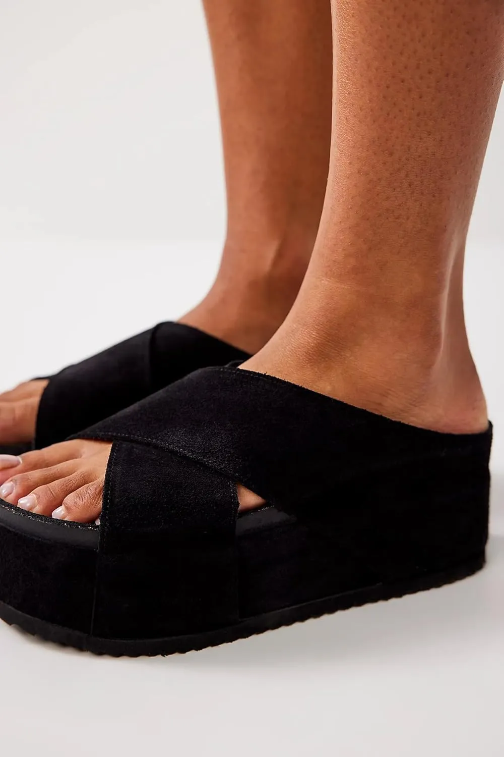 Yishaweiqi Women's Suede Platform Sandals Comfortable Cork Footbed Flatform Sandals Criss Cross Straps Flat Clogs Slide Sandals