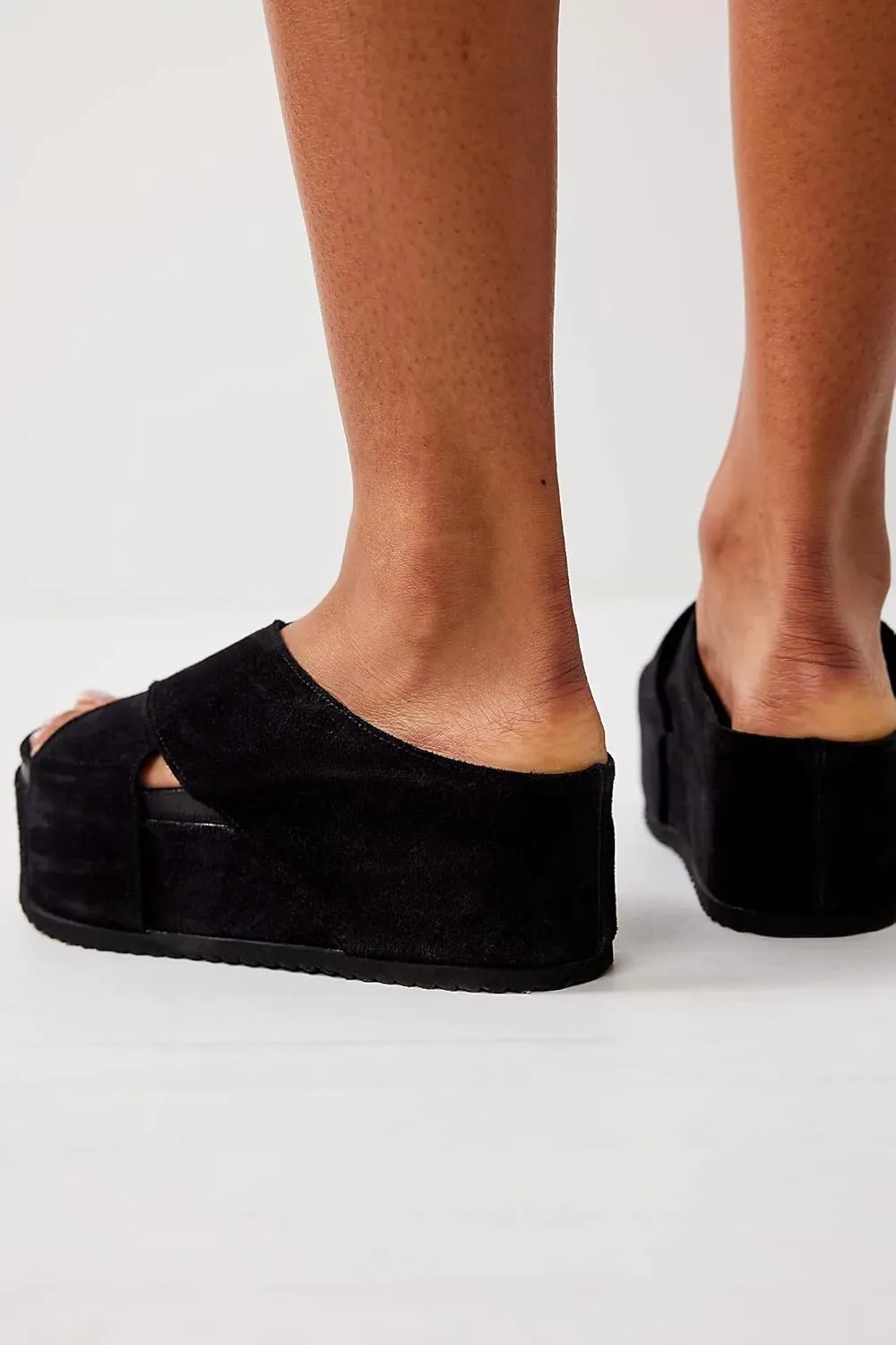 Yishaweiqi Women's Suede Platform Sandals Comfortable Cork Footbed Flatform Sandals Criss Cross Straps Flat Clogs Slide Sandals