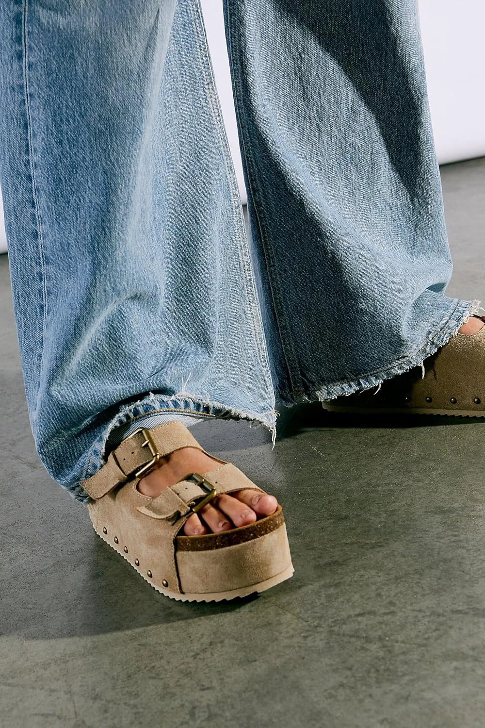 Yishaweiqi Women's Suede Platform Sandals Comfortable Cork Footbed Studded Flatform Sandals Adjustable Buckle Straps Flat Clogs Slide Sandals